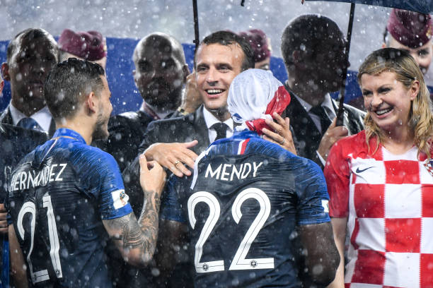 紧张情绪成 紧张情绪成