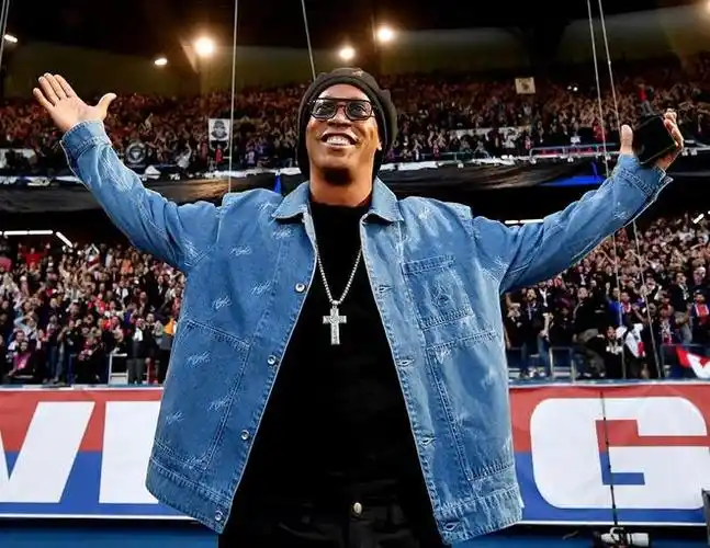 她确实有她 她确实有她